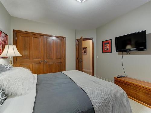 2053 Capistrano Drive, Kelowna, BC - Indoor Photo Showing Bedroom