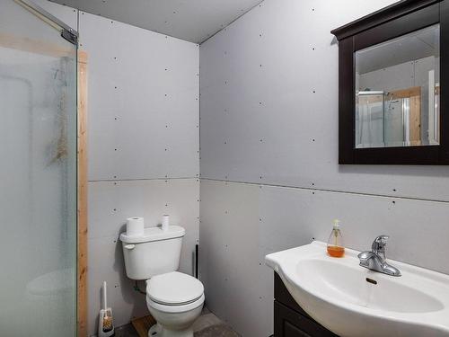 11319 Roberts Road, Lake Country, BC - Indoor Photo Showing Bathroom