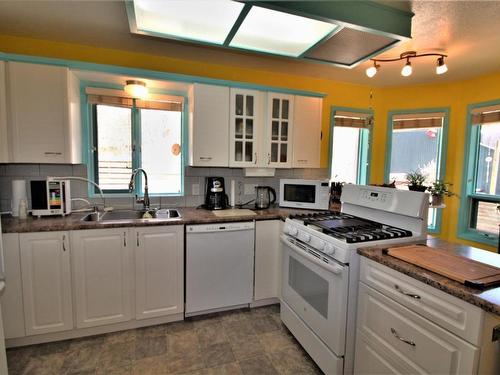 103B Brandlmayr Gate, Princeton, BC - Indoor Photo Showing Kitchen With Double Sink