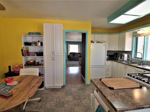103B Brandlmayr Gate, Princeton, BC - Indoor Photo Showing Kitchen