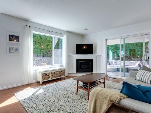 1045 Waldie Court, Kelowna, BC - Indoor Photo Showing Living Room With Fireplace