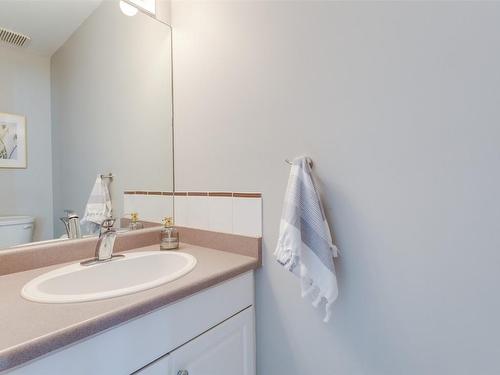 1045 Waldie Court, Kelowna, BC - Indoor Photo Showing Bathroom