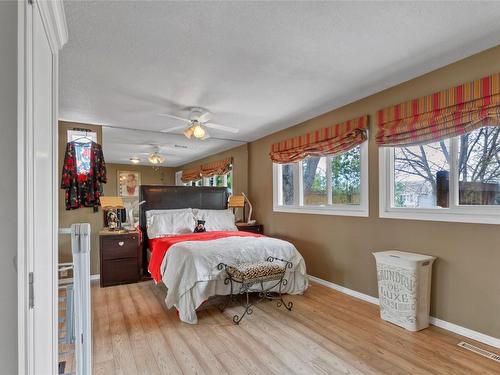 3400 Pleasant Valley Road, Vernon, BC - Indoor Photo Showing Bedroom