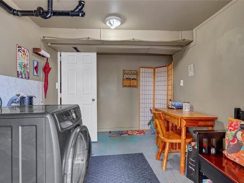 3400 Pleasant Valley Road, Vernon, BC - Indoor Photo Showing Laundry Room