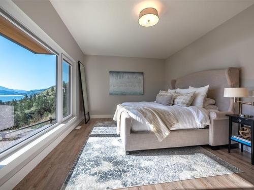 132 Skaha Hills Drive, Penticton, BC - Indoor Photo Showing Bedroom