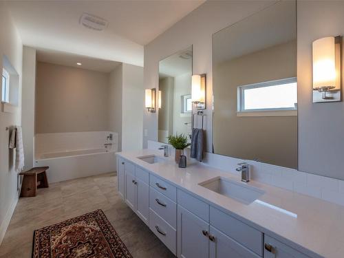 132 Skaha Hills Drive, Penticton, BC - Indoor Photo Showing Bathroom