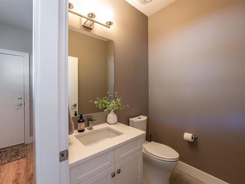 132 Skaha Hills Drive, Penticton, BC - Indoor Photo Showing Bathroom