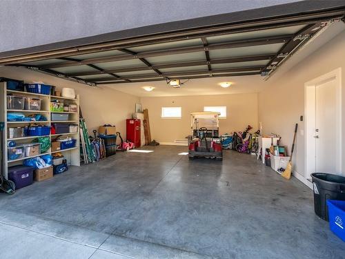 132 Skaha Hills Drive, Penticton, BC - Indoor Photo Showing Garage