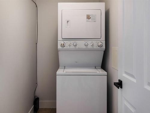 313-2532 Shoreline Drive, Lake Country, BC - Indoor Photo Showing Laundry Room