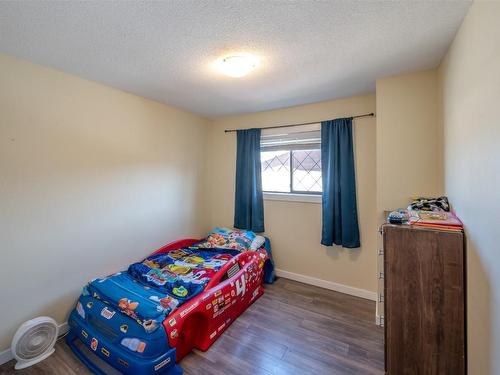 122&124 Highland Place, Penticton, BC - Indoor Photo Showing Bedroom