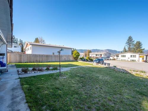 122&124 Highland Place, Penticton, BC - Outdoor
