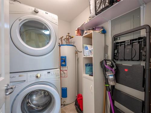 301-3591 Skaha Lake Road, Penticton, BC - Indoor Photo Showing Laundry Room