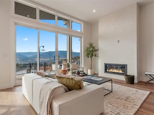 1087 Elk Street, Penticton, BC - Indoor Photo Showing Living Room With Fireplace