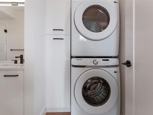 1087 Elk Street, Penticton, BC - Indoor Photo Showing Laundry Room