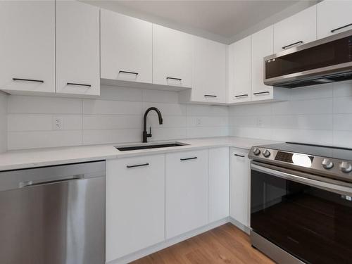 1087 Elk Street, Penticton, BC - Indoor Photo Showing Kitchen With Upgraded Kitchen