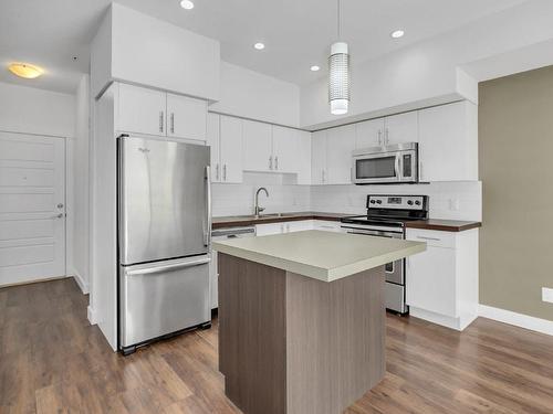 210-975 Academy Way, Kelowna, BC - Indoor Photo Showing Kitchen With Upgraded Kitchen