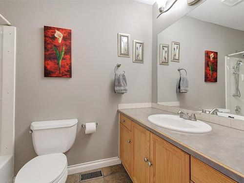 2116 Sunview Drive, West Kelowna, BC - Indoor Photo Showing Bathroom