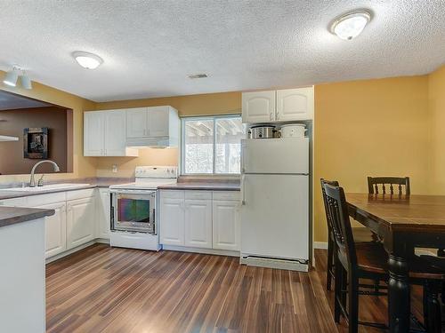 2116 Sunview Drive, West Kelowna, BC - Indoor Photo Showing Kitchen