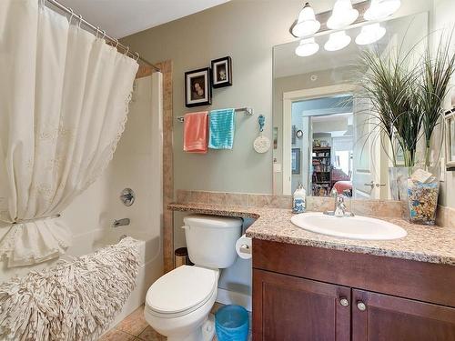 215-2611 Stillwater Way, Lake Country, BC - Indoor Photo Showing Bathroom