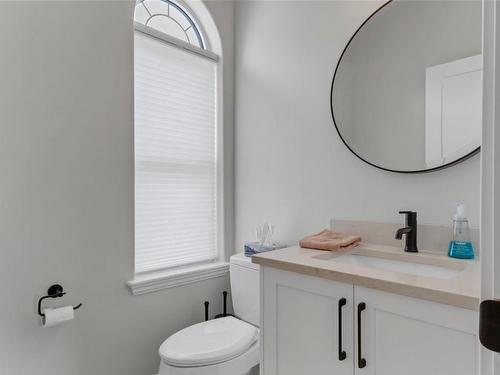 13980 Ponderosa Way, Coldstream, BC - Indoor Photo Showing Bathroom