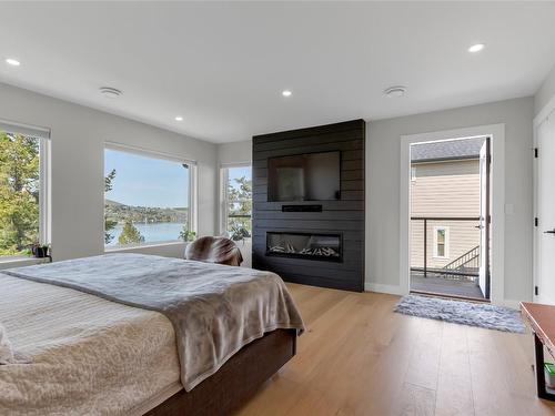 13980 Ponderosa Way, Coldstream, BC - Indoor Photo Showing Bedroom With Fireplace