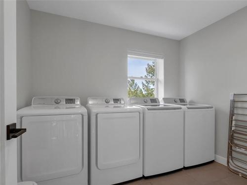 13980 Ponderosa Way, Coldstream, BC - Indoor Photo Showing Laundry Room