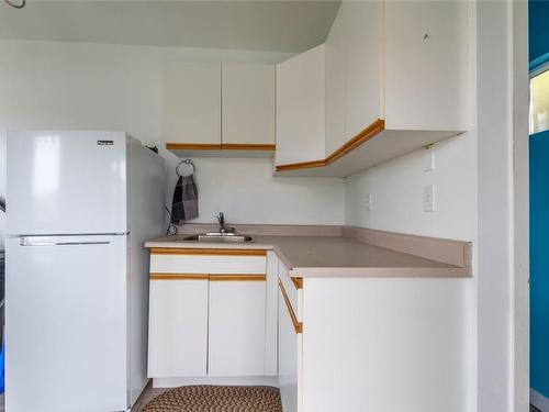 13980 Ponderosa Way, Coldstream, BC - Indoor Photo Showing Kitchen