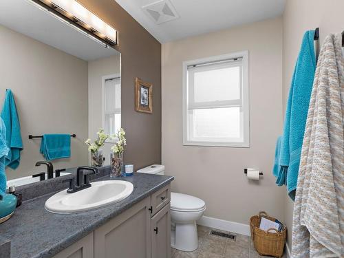 2304 Shannon Heights Place, West Kelowna, BC - Indoor Photo Showing Bathroom