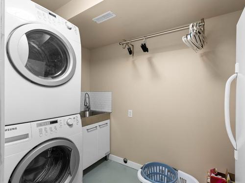 2304 Shannon Heights Place, West Kelowna, BC - Indoor Photo Showing Laundry Room