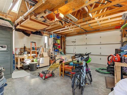 549 Okanagan Boulevard, Kelowna, BC - Indoor Photo Showing Garage