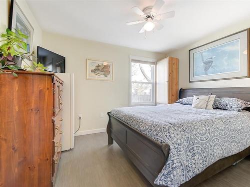 549 Okanagan Boulevard, Kelowna, BC - Indoor Photo Showing Bedroom