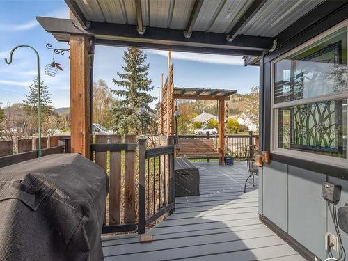 549 Okanagan Boulevard, Kelowna, BC - Outdoor With Deck Patio Veranda With Exterior