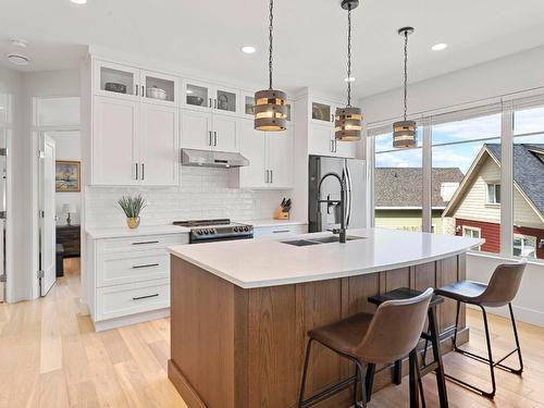 6749 La Palma Loop, Kelowna, BC - Indoor Photo Showing Kitchen With Upgraded Kitchen