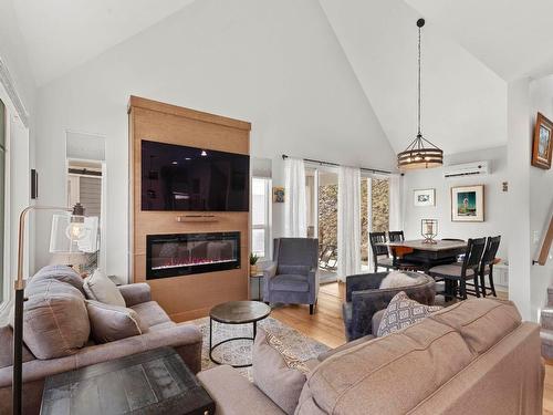 6749 La Palma Loop, Kelowna, BC - Indoor Photo Showing Living Room With Fireplace