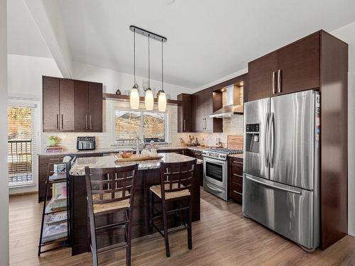 1434 Gaddes Avenue, Kelowna, BC - Indoor Photo Showing Kitchen With Upgraded Kitchen