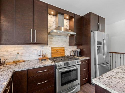 1434 Gaddes Avenue, Kelowna, BC - Indoor Photo Showing Kitchen With Upgraded Kitchen