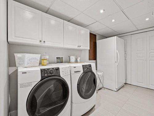 1434 Gaddes Avenue, Kelowna, BC - Indoor Photo Showing Laundry Room