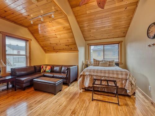 7390 Fintry Delta Road, Kelowna, BC - Indoor Photo Showing Bedroom