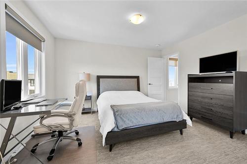 904 West Village Square, London, ON - Indoor Photo Showing Bedroom