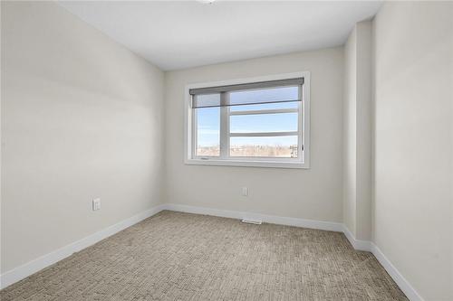 904 West Village Square, London, ON - Indoor Photo Showing Other Room
