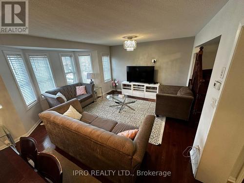 553 Speyer Circle, Milton, ON - Indoor Photo Showing Living Room