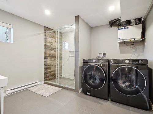 Salle de bains - 24 Rue Ménard, Saint-Basile-Le-Grand, QC - Indoor Photo Showing Laundry Room