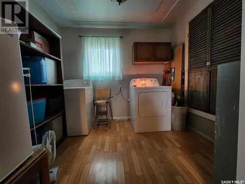 34 4Th Avenue E, Central Butte, SK - Indoor Photo Showing Laundry Room