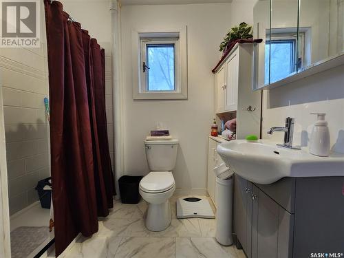 34 4Th Avenue E, Central Butte, SK - Indoor Photo Showing Bathroom