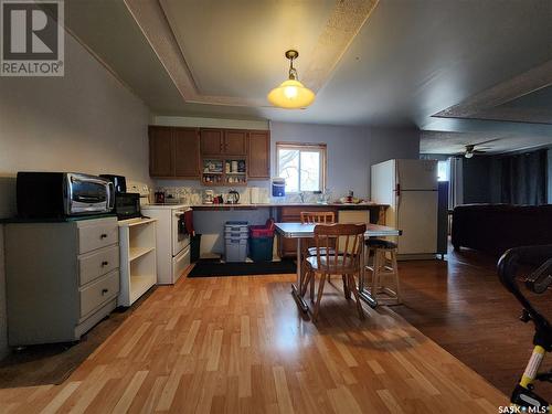 34 4Th Avenue E, Central Butte, SK - Indoor