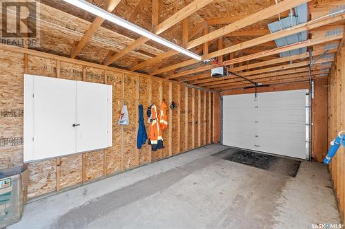 959 Iroquois Street W, Moose Jaw, SK - Indoor Photo Showing Garage