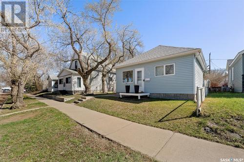 959 Iroquois Street W, Moose Jaw, SK - Outdoor With Facade