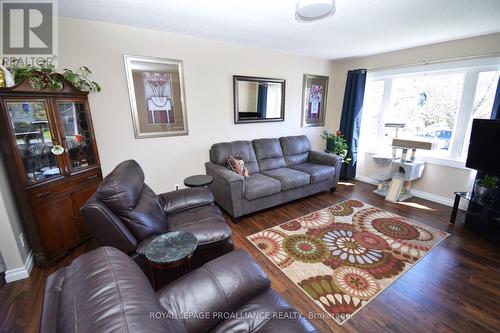 106 Mcfarland Dr, Belleville, ON - Indoor Photo Showing Living Room