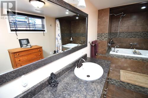 106 Mcfarland Dr, Belleville, ON - Indoor Photo Showing Bathroom