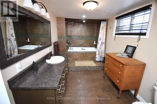 106 Mcfarland Dr, Belleville, ON - Indoor Photo Showing Bathroom